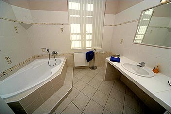 bathroom of the apartment no.C11